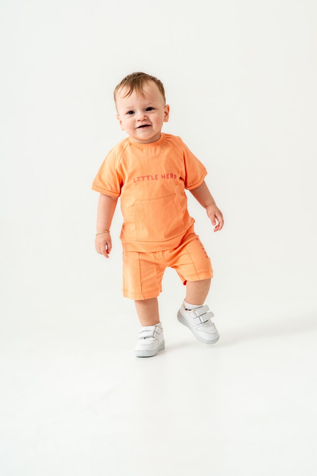 Erkek Çocuk Pamuklu Turuncu ''Little Hero'' Yazılı Şortlu Takım - Cepli T-shirt