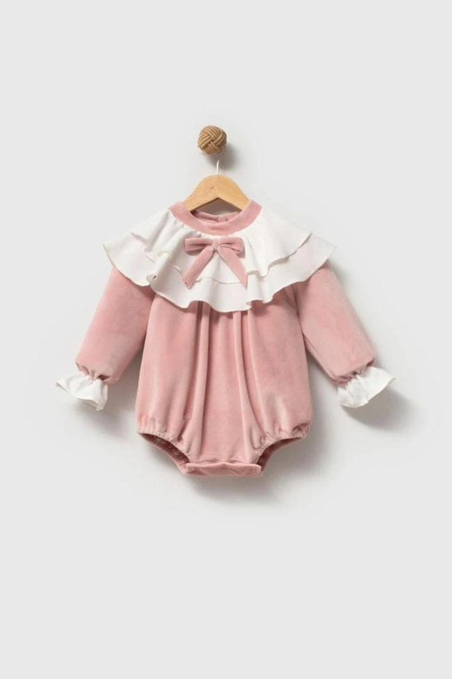 Kız Bebek Pamuklu Pembe Fiyonklu Volan Yaka Uzun Kollu Tulum – Şık Kadife Görünümlü Tasarım