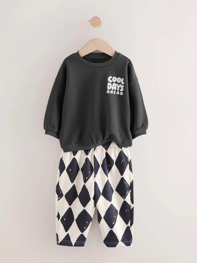 Unisex Çocuk Pamuklu Siyah Yazı Baskılı Sweatshirt ve Desenli Bermuda Takım