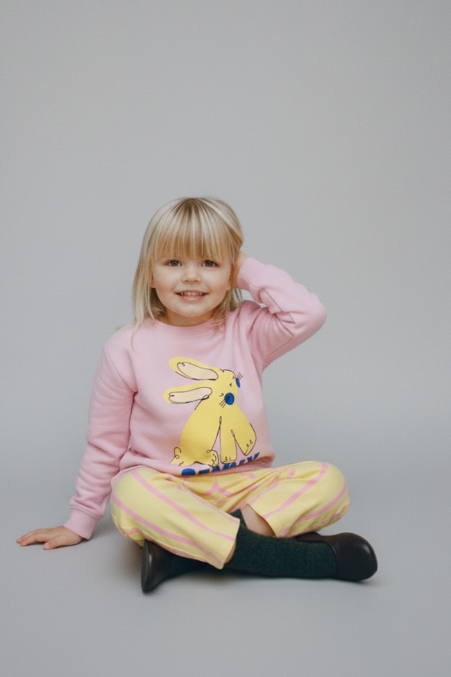 Kız Çocuk Pamuklu Pembe Tavşan Baskılı Sweatshirt Takım - Sarı Çizgili Pantolonlu