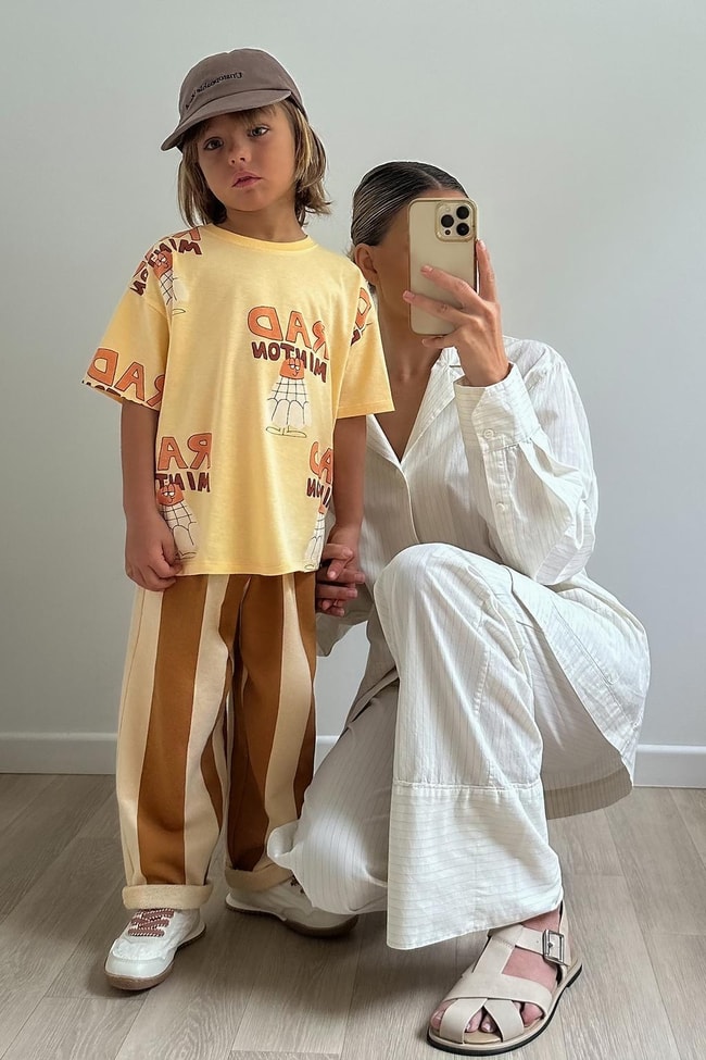 Erkek Çocuk Sarı Baskılı Tişört ve Çizgili Pantolon Takımı (2-9 Yaş)