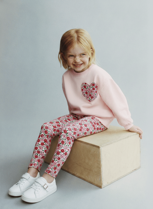 Kız Çocuk Pamuklu Pembe Kalp Desenli Sweatshirt ve Çiçekli Tayt Takım