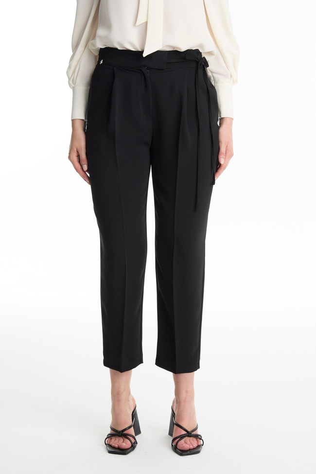 Pileli Kuşak Detaylı Siyah Pantolon P-0229