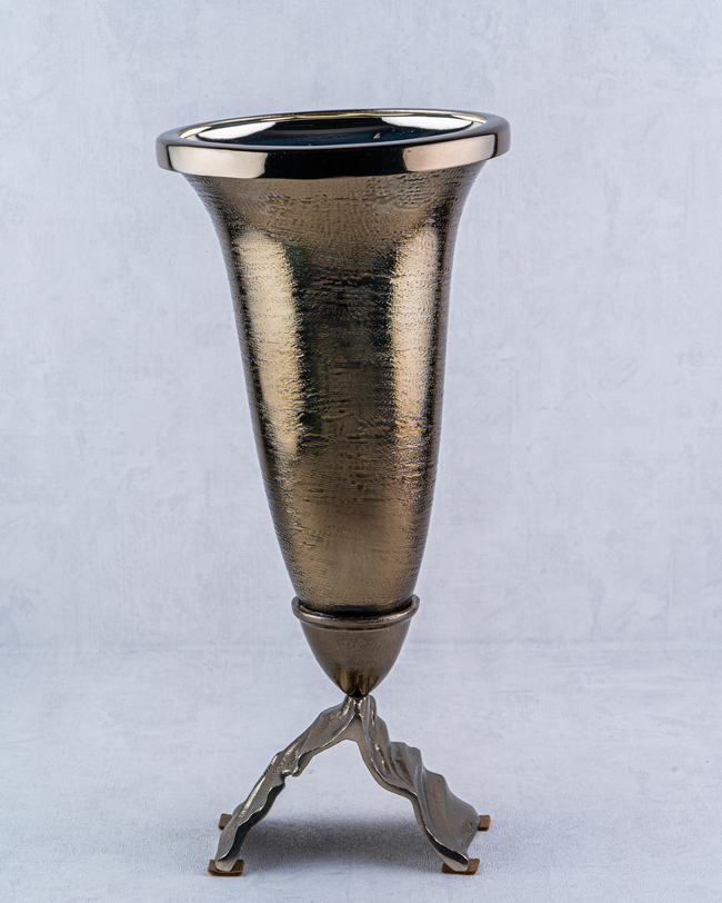 DekuvaAGED BRASS MEDIUM CONE VASELAMEDORE 1PNC-31916AB