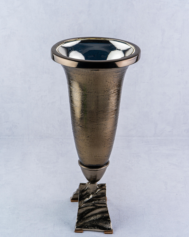 DekuvaAGED BRASS MEDIUM CONE VASELAMEDORE 1PNC-31916AB