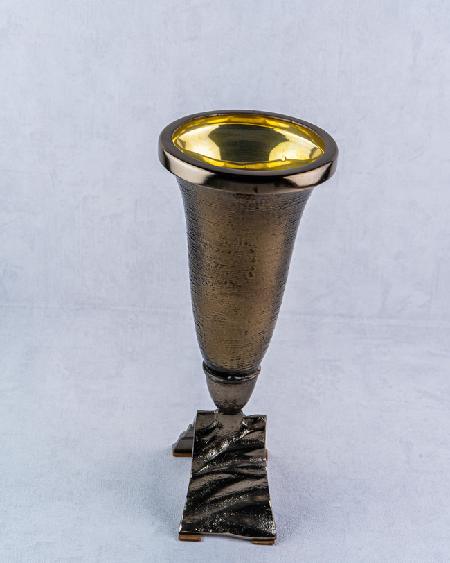 DekuvaAGED BRASS SMALL CONE VASELAMEDORE 1PNC-31915AB