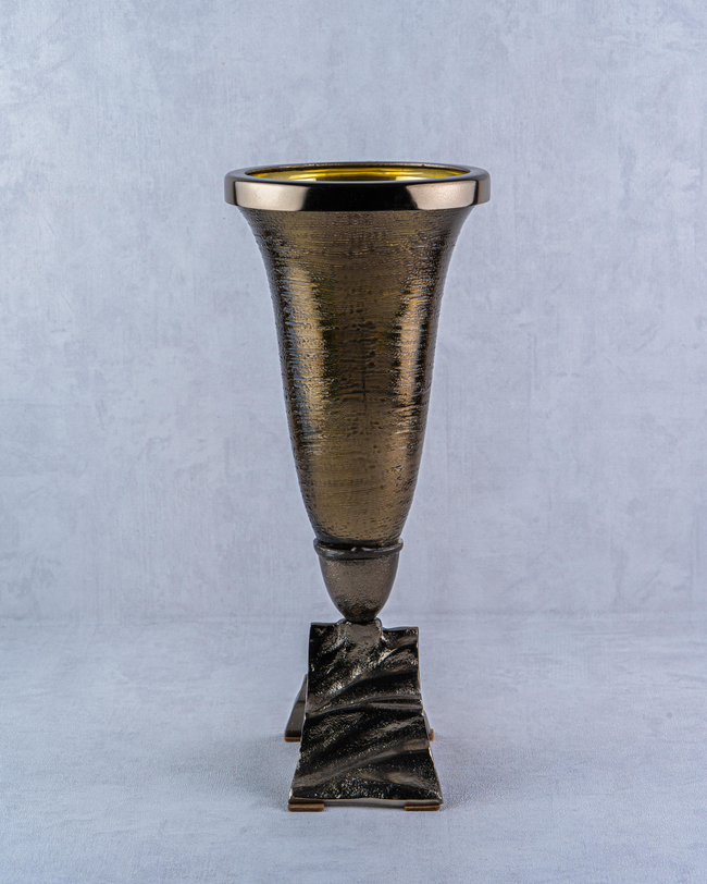 DekuvaAGED BRASS SMALL CONE VASELAMEDORE 1PNC-31915AB