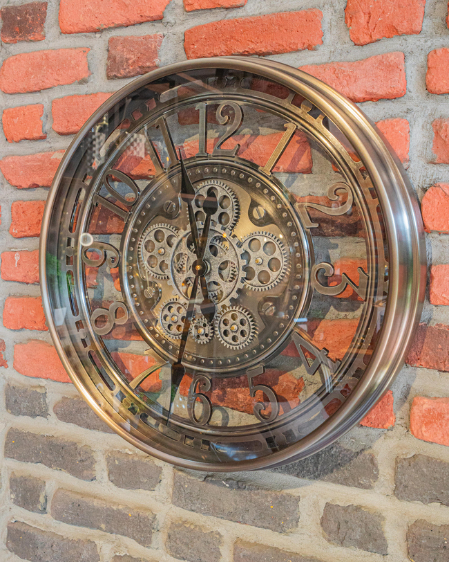 DekuvaMETAL ÇARKLI DUVAR SAATİ 55 CM GÜMÜŞGÜVEN DG-06