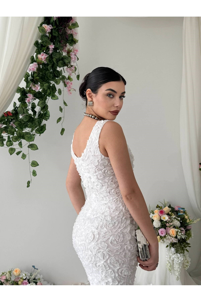 Kadın Beyaz 3D Gül Kabartmalı V Yaka Nikah ve Nişan Elbisesi