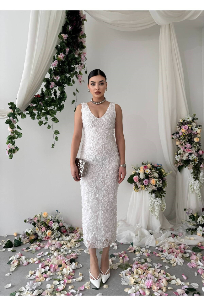 Kadın Beyaz 3D Gül Kabartmalı V Yaka Nikah ve Nişan Elbisesi