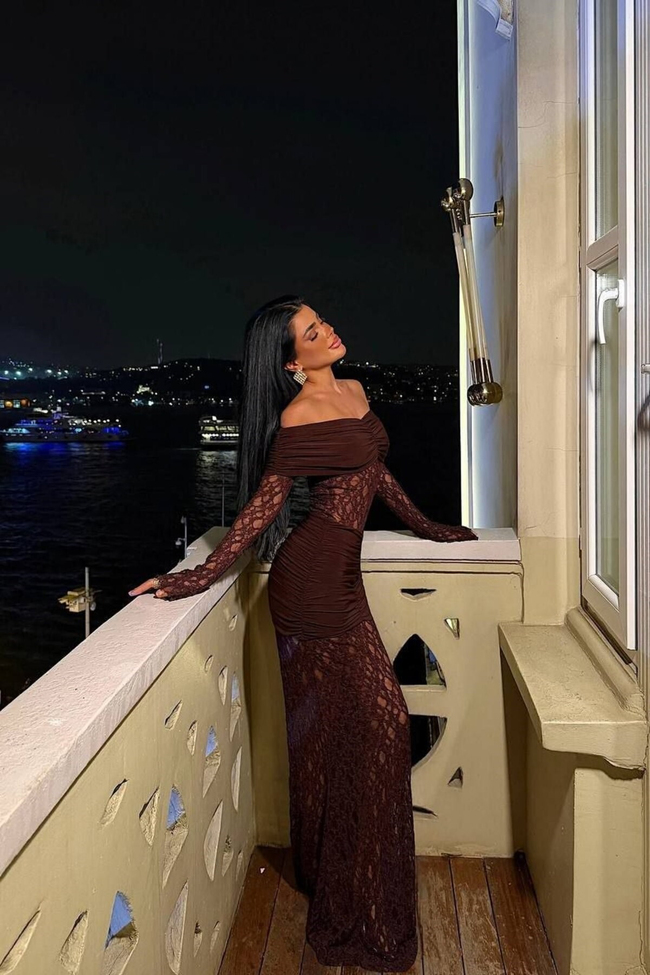 Kadın Dantelli Ve Drapeli Düşük Omuz Abiye Elbise