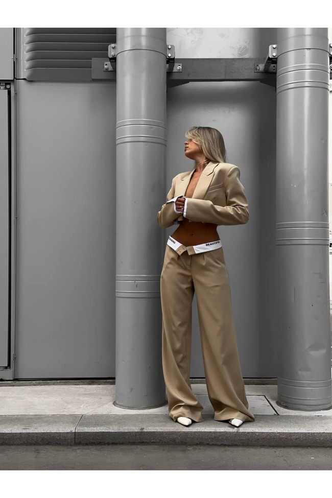 Kadın Detaylı Crop Blazer Ceket ve Geniş Paça Pantolon Takımı
