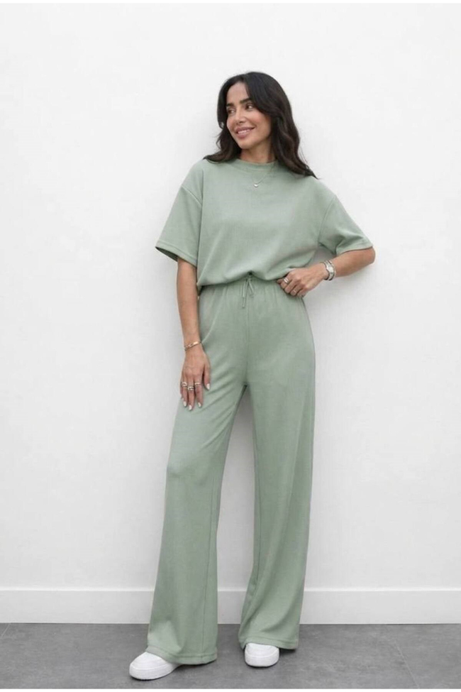 Kadın Oversize Bisiklet Yaka Tişört ve Geniş Paça Rahat Kesim Alt Üst Takım