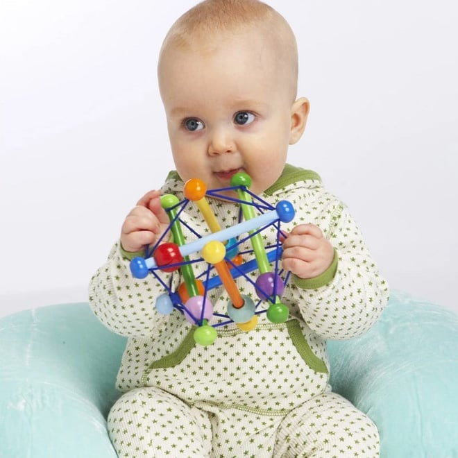 Manhattan Toys Skwish Ahşap Çıngıraklı Diş Kaşıyıcı