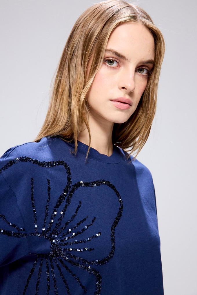 Flower Embroidery Detail Crop Navy T-shirt