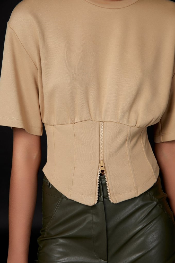 Fermuar Detaylı Bej Crop T-Shirt