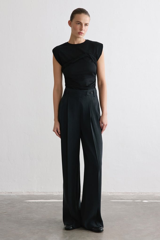 Crew Neck Padded Knit Black T-shirt