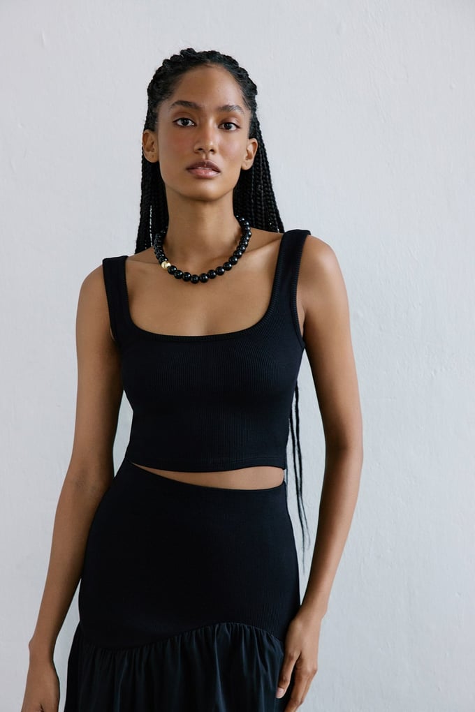 Kare Yaka Kalın Askılı Siyah Crop Bluz