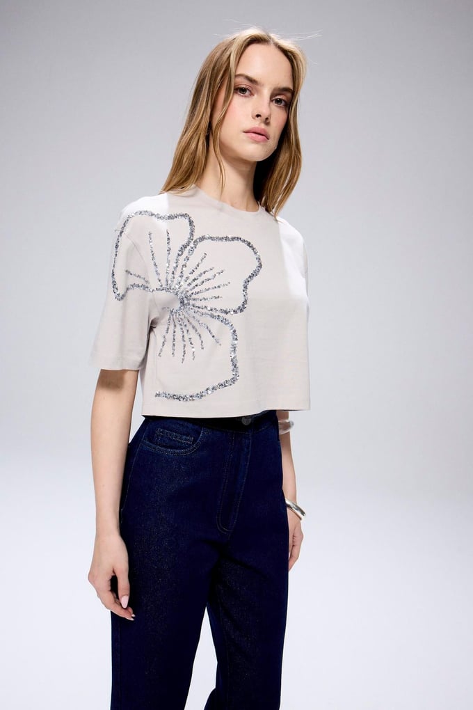 Flower Embroidery Detail Crop Gray T-shirt