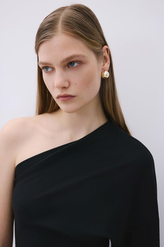 Elegant Round Gold Earrings