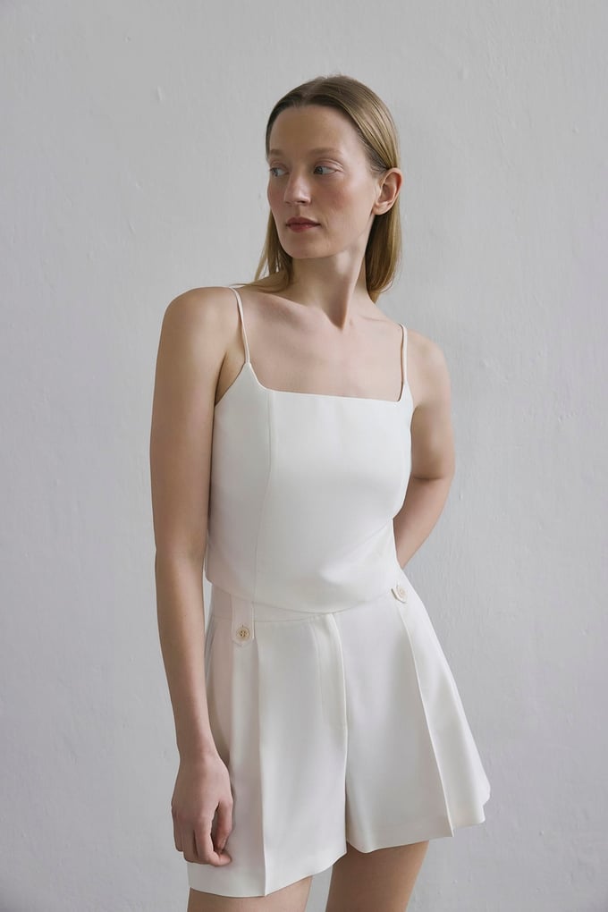 Pleated Side Pocket Ecru Shorts