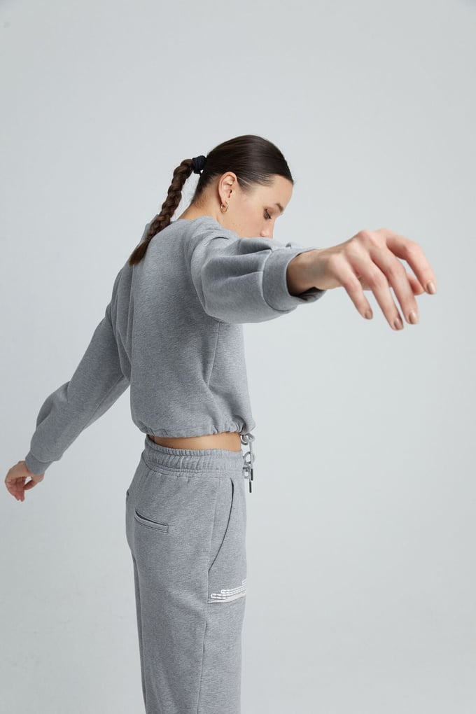 Gri Nakışlı Beli Bağcıklı Kısa Sweatshirt