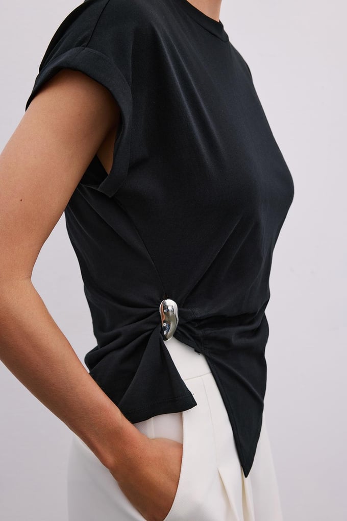 Accessory Detailed Ruched Black T-Shirt