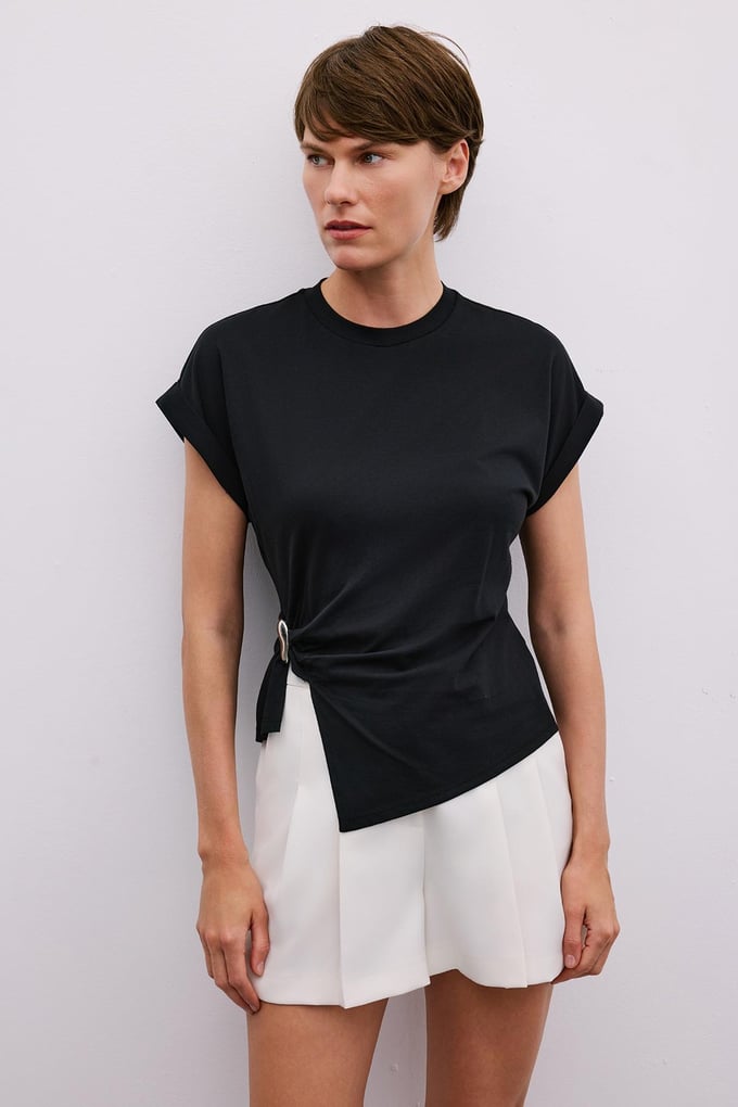 Accessory Detailed Ruched Black T-Shirt