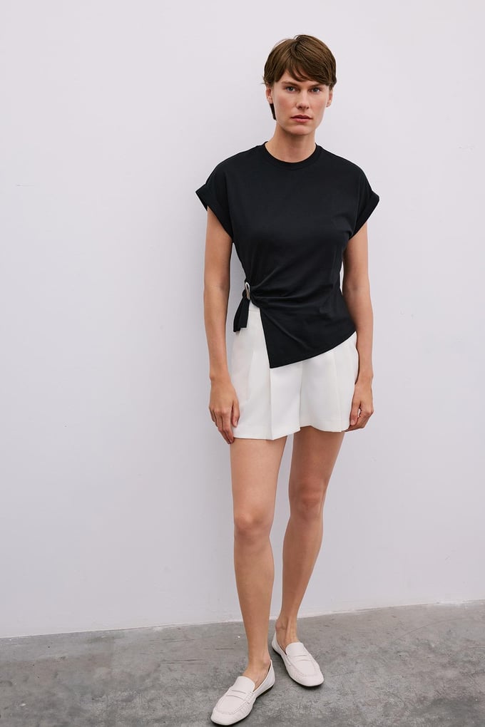 Accessory Detailed Ruched Black T-Shirt