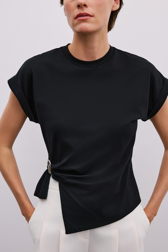 Accessory Detailed Ruched Black T-Shirt