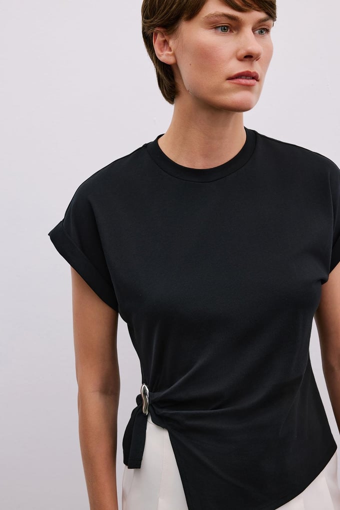 Accessory Detailed Ruched Black T-Shirt