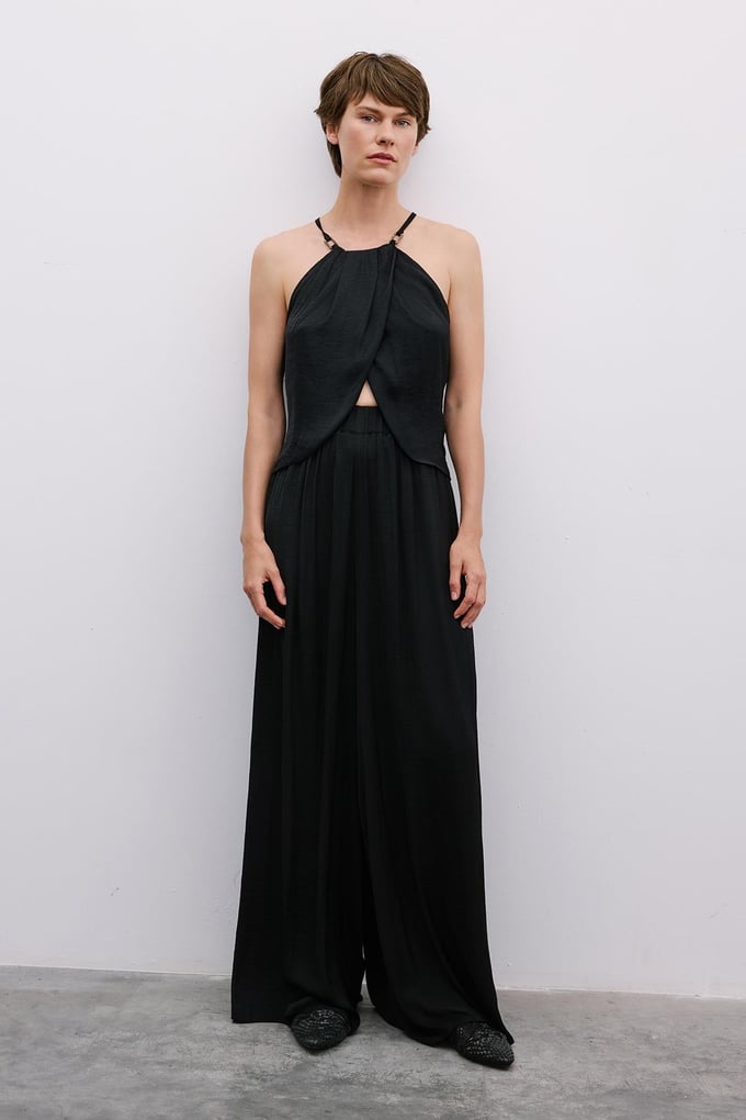 Accessory Detailed Halter Neck Black Crop Blouse