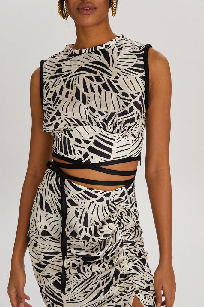 Bej Bağlama Detaylı Crop Top