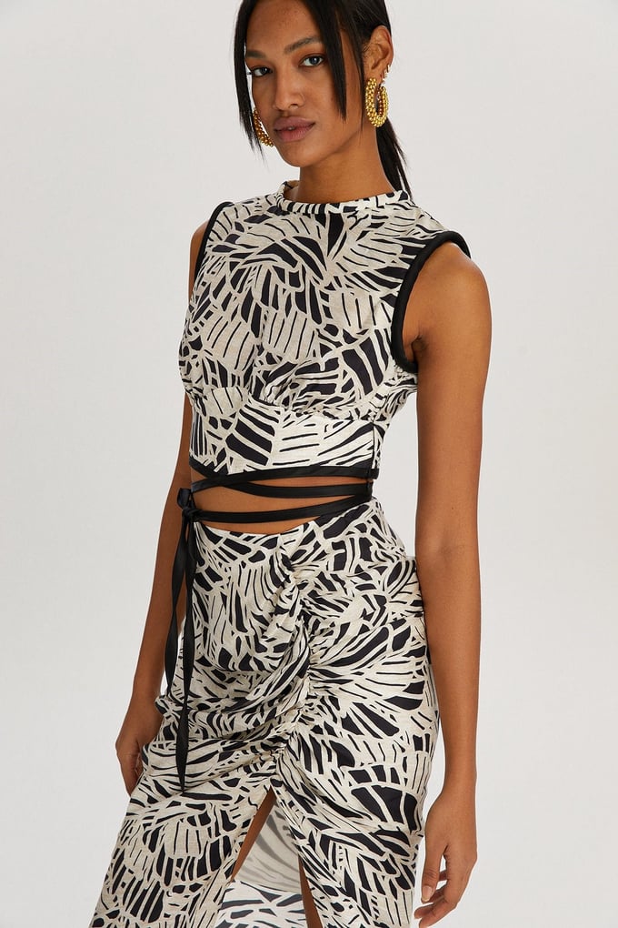 Bej Bağlama Detaylı Crop Top