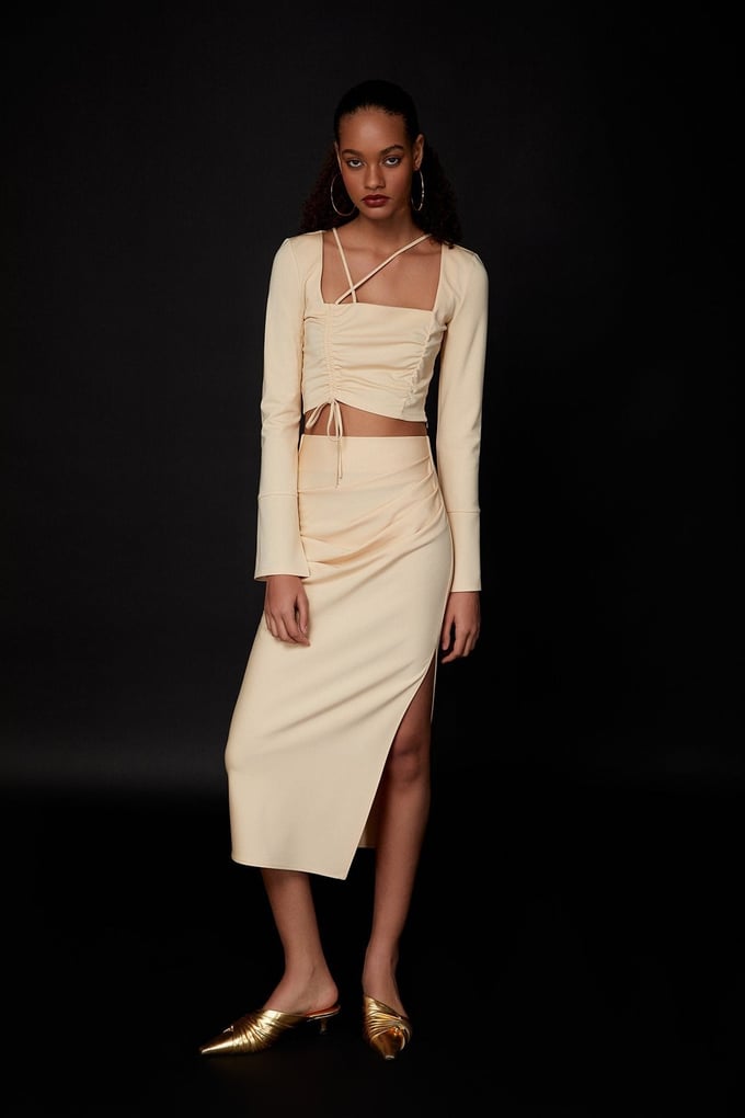 Büzgü Detaylı Ekru Crop Top