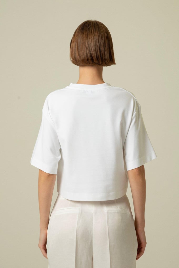 Cep Nakış Detaylı Beyaz T-shirt