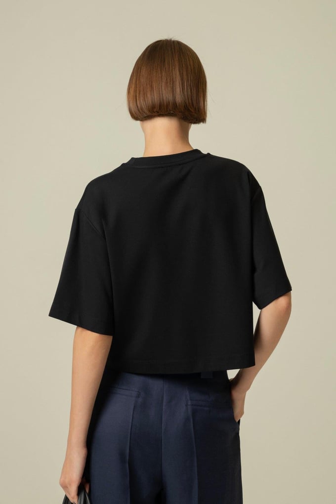 Cep Nakış Detaylı Siyah T-shirt