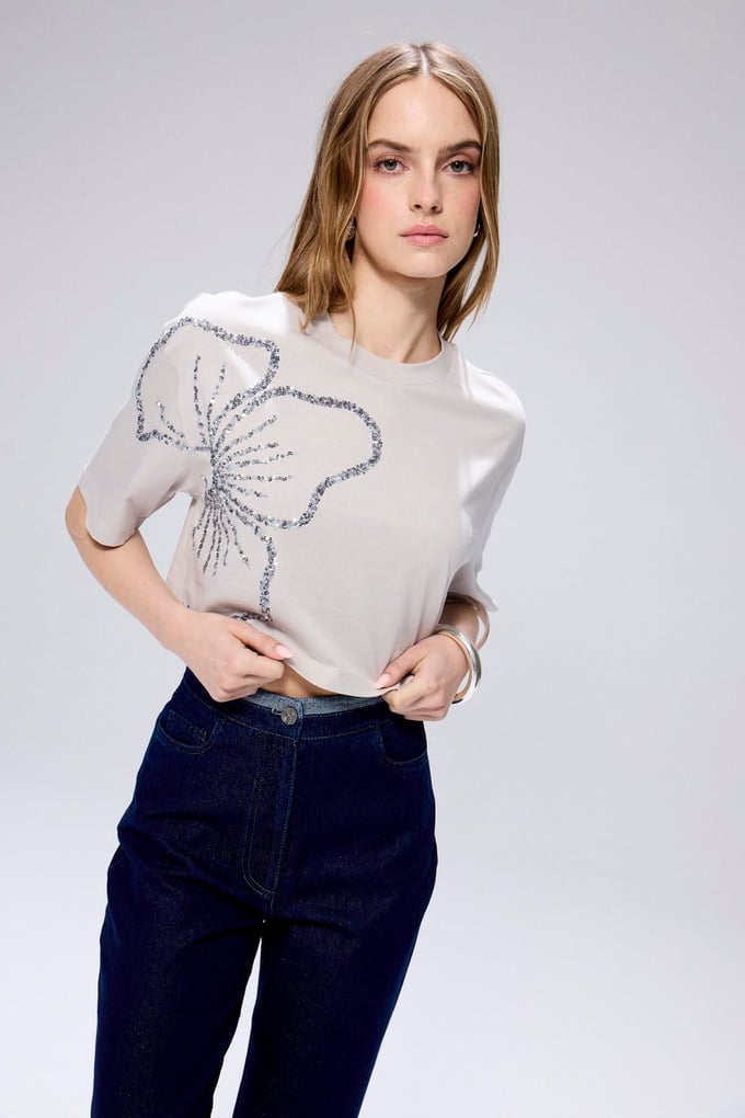 Flower Embroidery Detail Crop Gray T-shirt