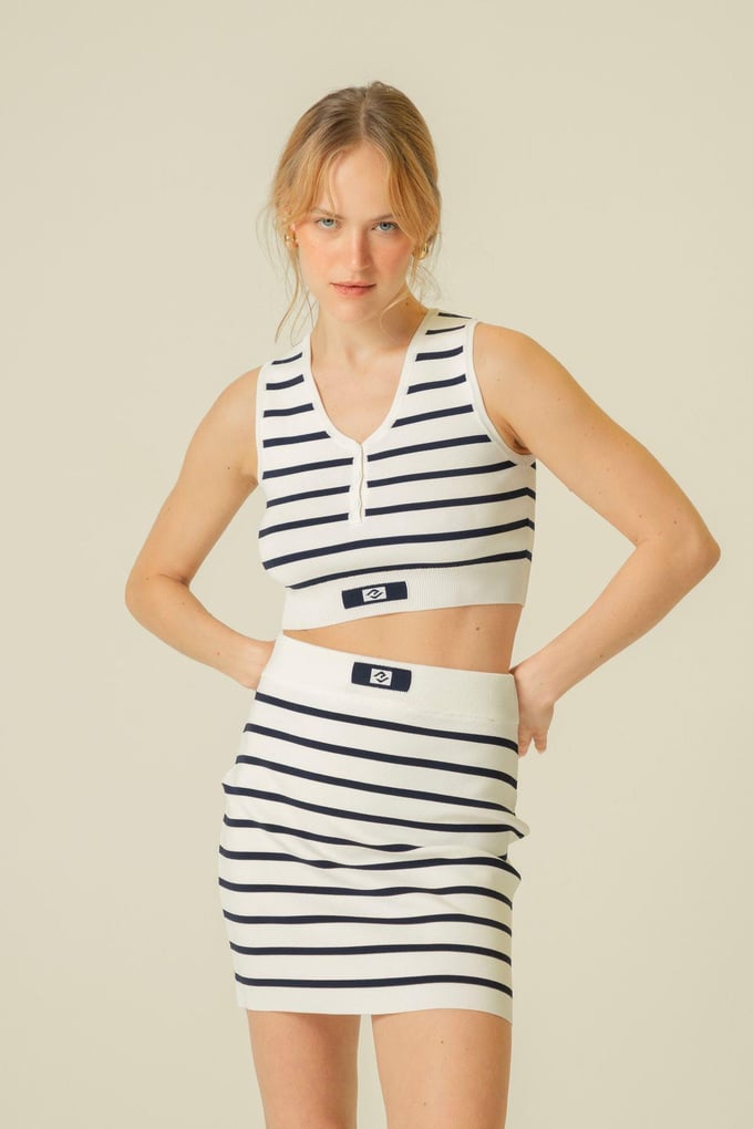 Çizgili Kolsuz Beyaz Triko Crop Top