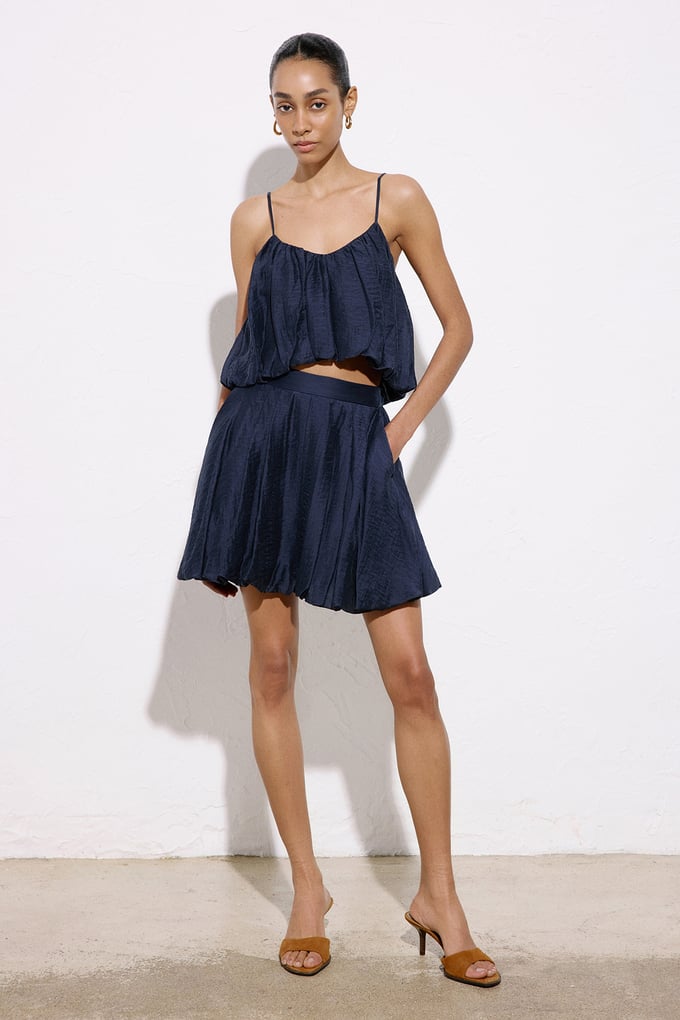 Degaje Yaka İnce Askılı Crop Lacivert Bluz