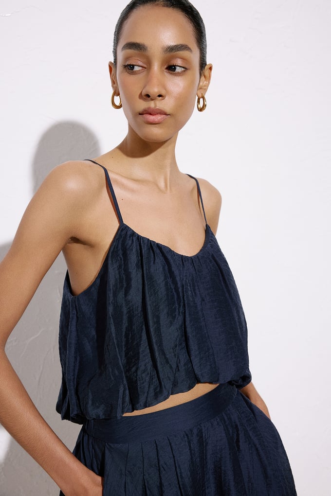 Degaje Yaka İnce Askılı Crop Lacivert Bluz