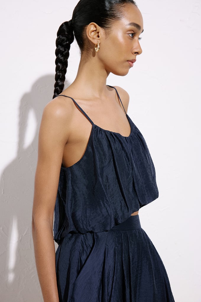 Degaje Yaka İnce Askılı Crop Lacivert Bluz