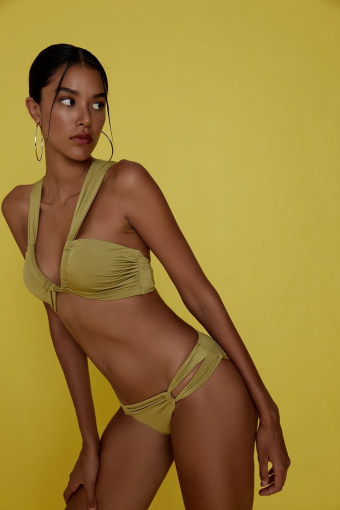 Dekolte Detaylı Yeşil Bikini Altı