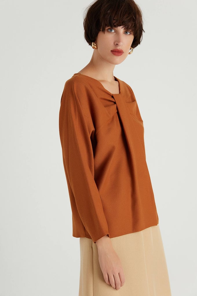 Drape Detaylı Taba Bluz