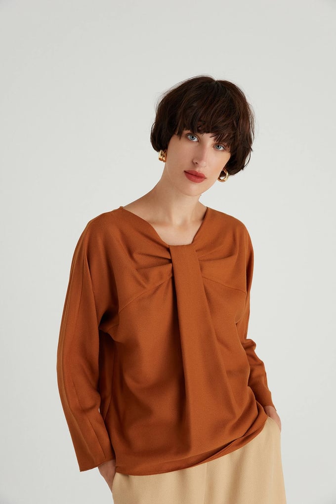 Drape Detaylı Taba Bluz