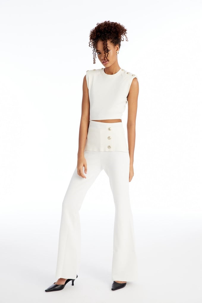 Düğme Detaylı Ekru Cut-Out Bluz