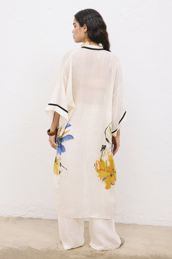 Düşük Omuzlu Siyah Şeritli Desenli Ekru Kimono