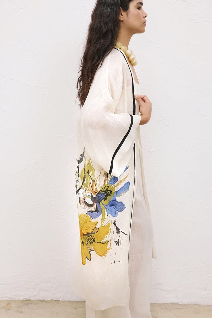 Düşük Omuzlu Siyah Şeritli Desenli Ekru Kimono