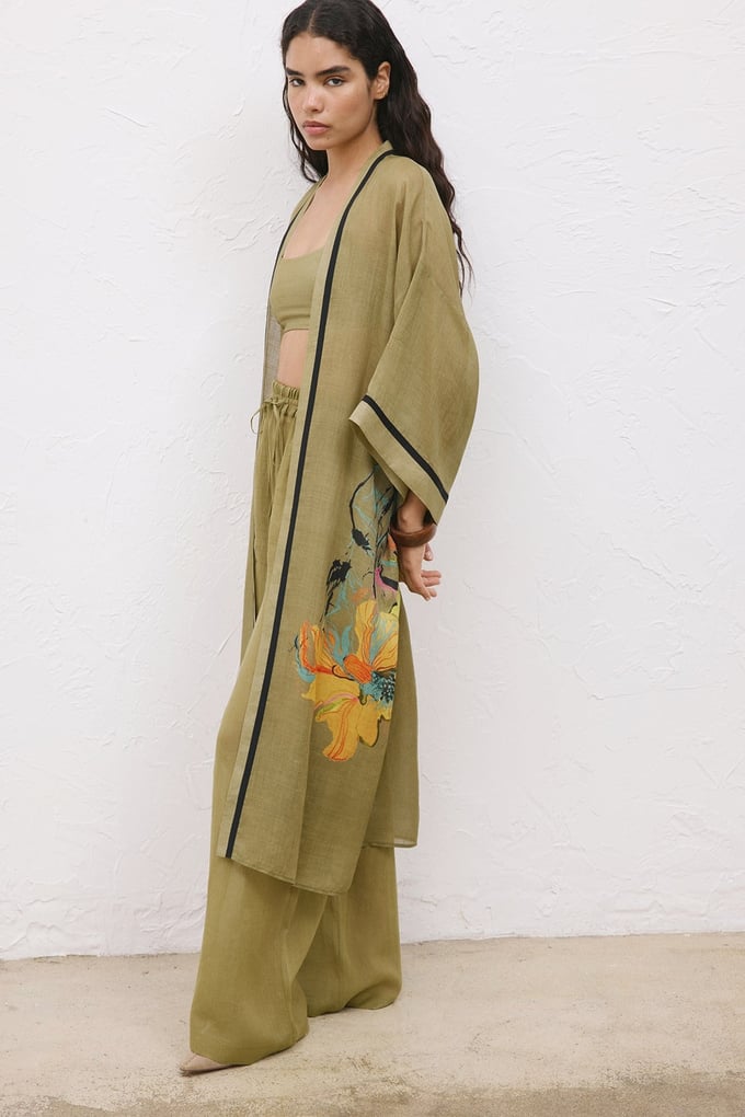 Düşük Omuzlu Siyah Şeritli Desenli Haki Kimono
