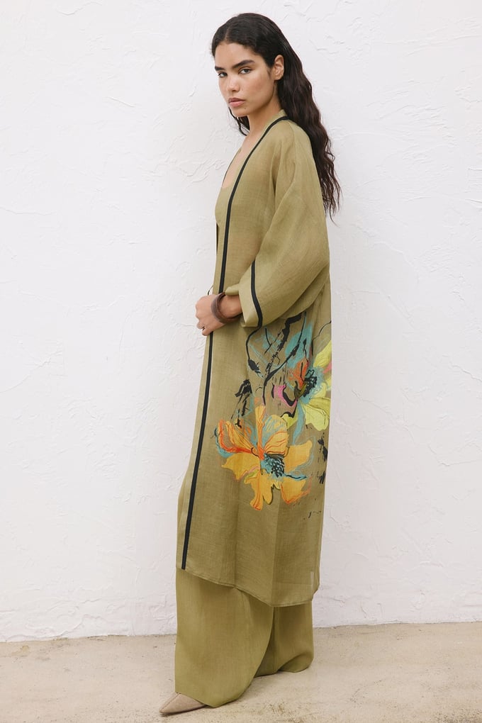 Düşük Omuzlu Siyah Şeritli Desenli Haki Kimono